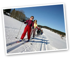 Initiation au ski de fond classique dans les montagnes du Jura en Classe de Neige